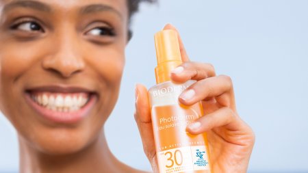 Presentation of the water based sun protection Photoderm Eau solaire ANTI-OX SPF50